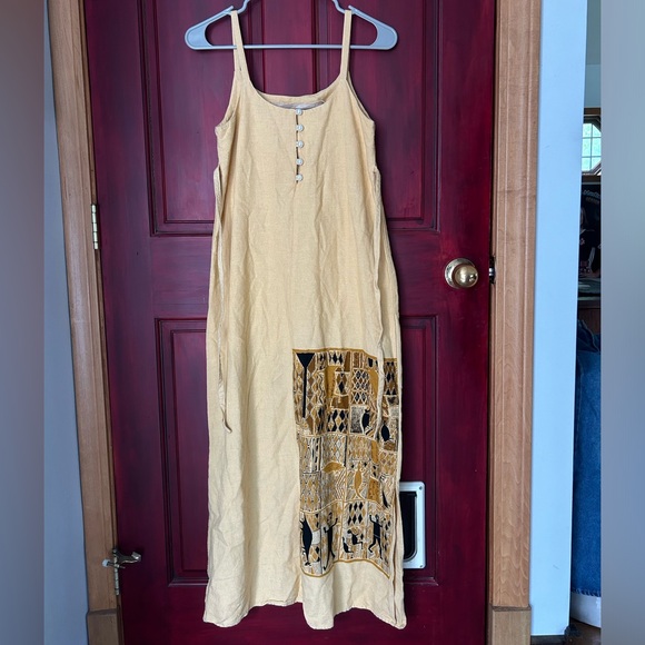 RUNVS Long Maxi Dress With Decorative Design on Front and Back - Picture 2 of 6